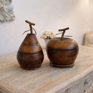 Pear and Apple Metal Decor With Tray